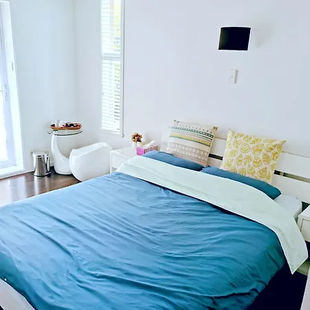 Separate Entry Guest Room With Private Bathroom In Forrest Hill